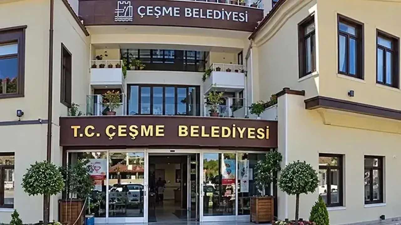 Çeşme Belediyesi'ne operasyon: Başkan Yardımcısı ve müdürler gözaltında