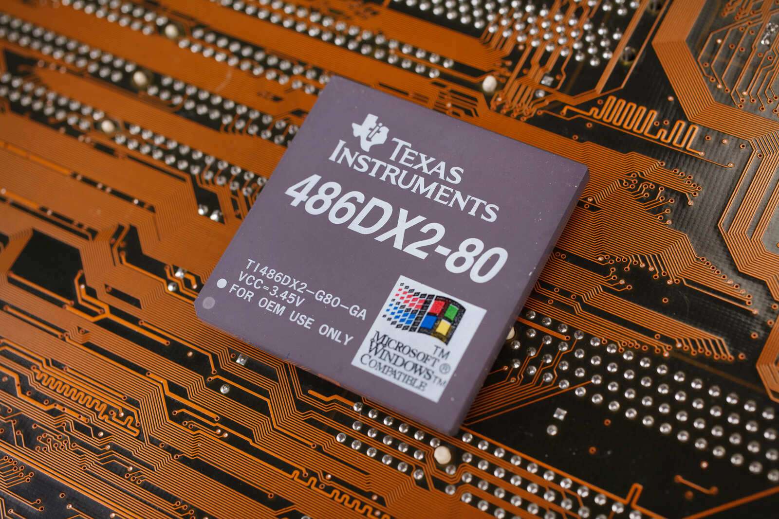 Texas Instruments'ın üçüncü çeyrek gelir tahmini beklentileri aştı