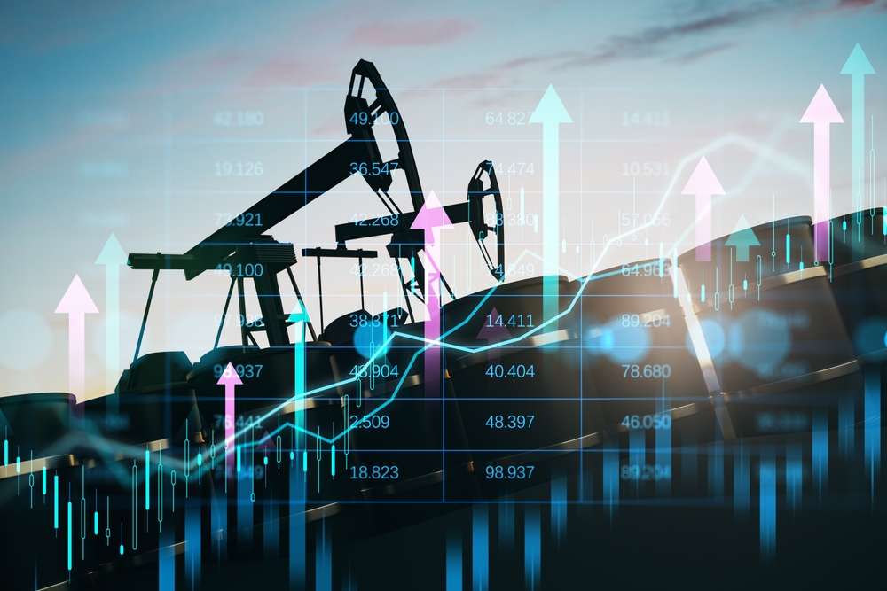 Fitch, 2026-2027 petrol fiyat tahminlerini yükseltti