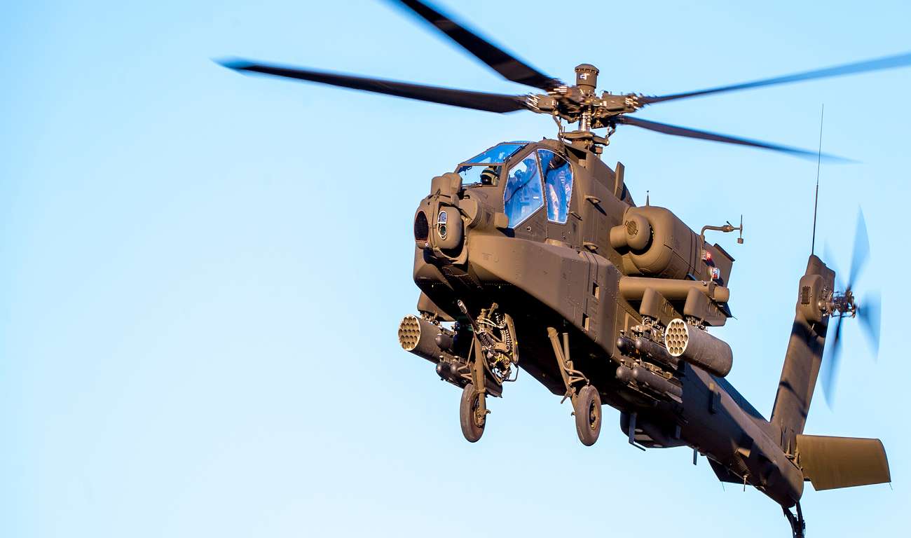 ABD'ye ait Apache helikopteri Hürmüz Boğazı yakınl