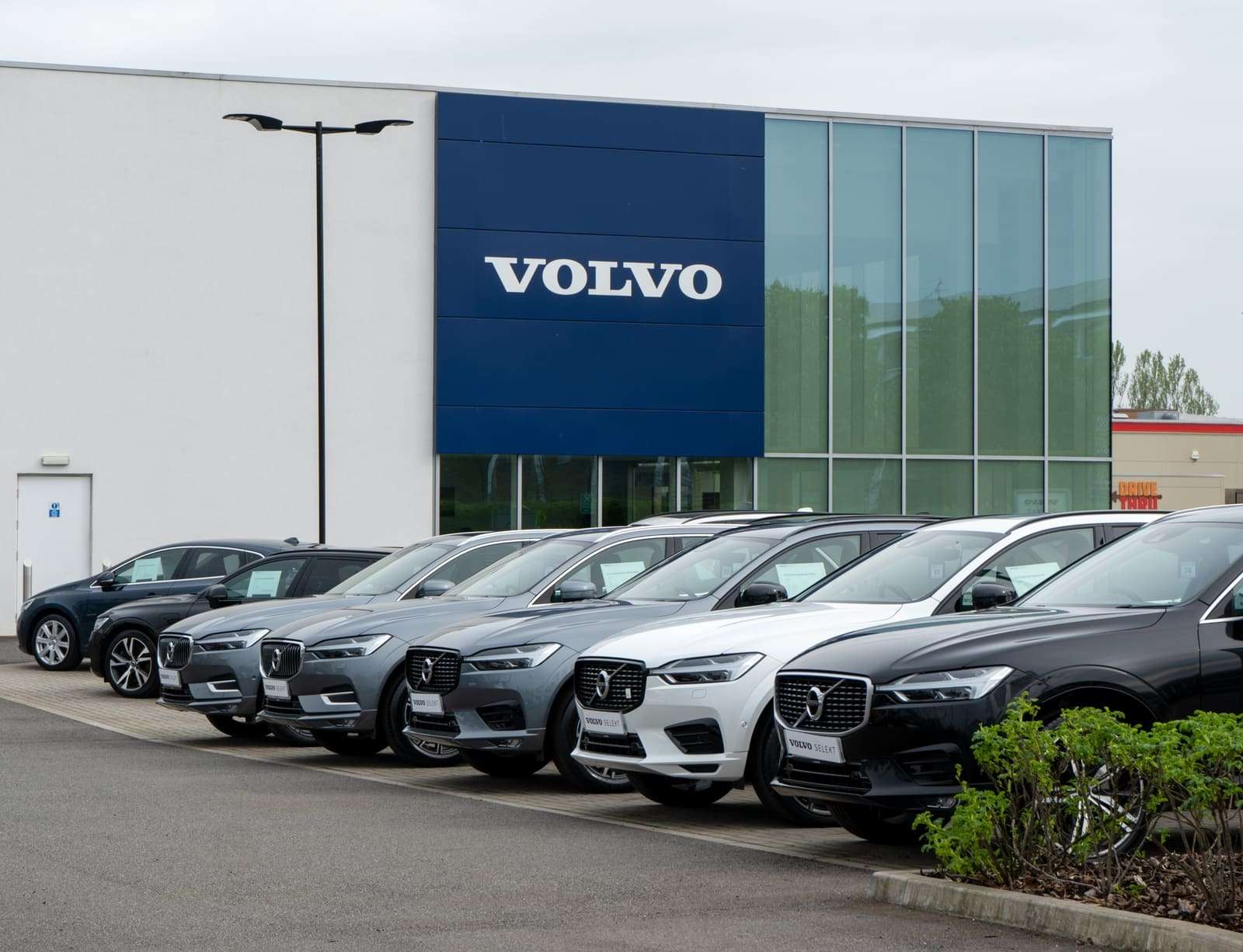 Volvo Cars hisselerinde yüzde 27'lik çöküş: Çin'deki satış kaybı 2 bin 500 kişiyi işinden edecek