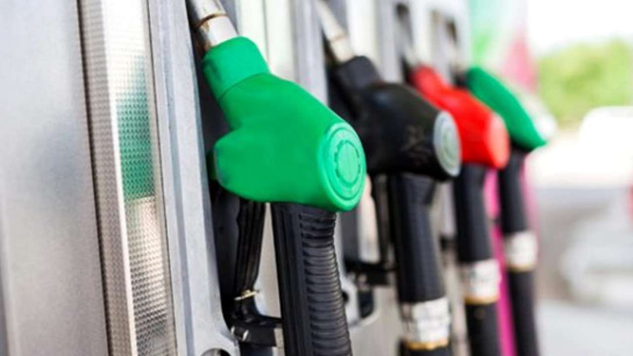 Benzinde 1,51 TL, motorinde 2,41 TL indirim gerçekleşti