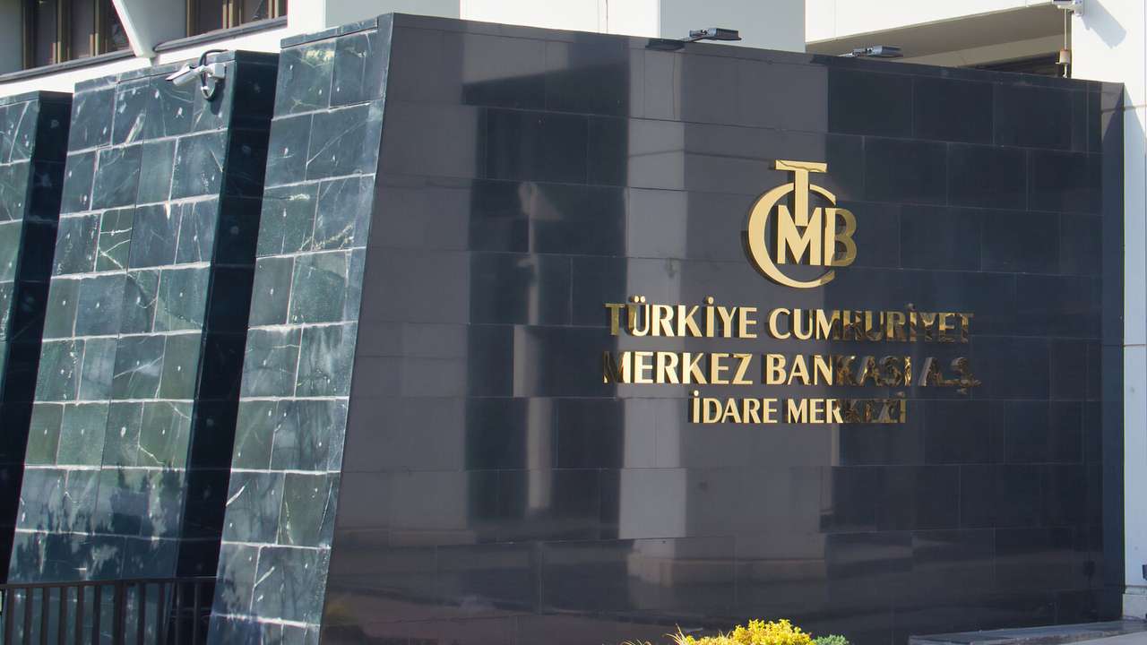 Yabancı para mevduattan KKM'ye dönüşüm hedefi uygulamasına ve TL payına göre menkul kıymet tesis ve zorunlu karşılık uygulamasına son verildi