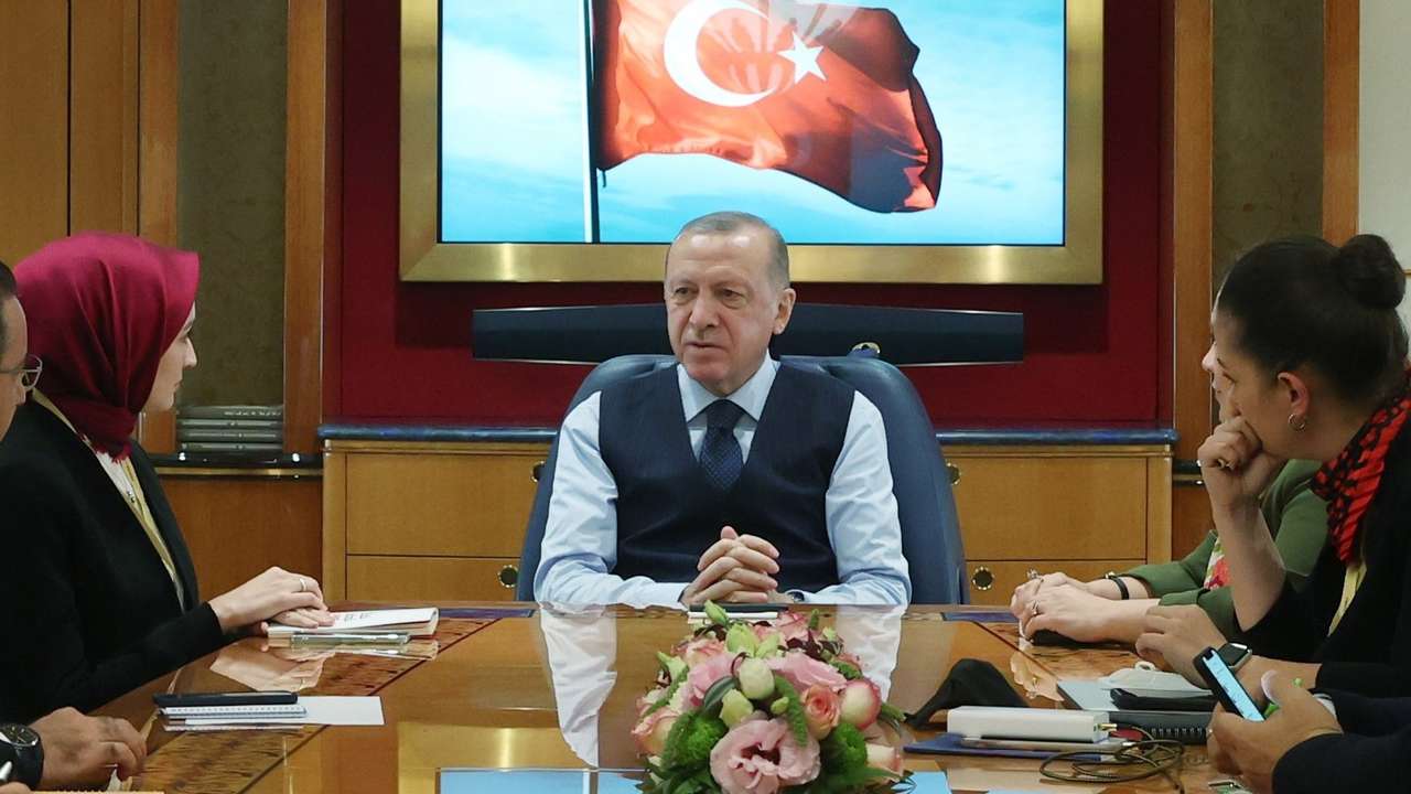 Erdoğan: Fiyat istikrarının sağlanması için parasal sıkılaşma ve kredi sıkılaşması tedbirleri ekonomi yönetimimizce hayata geçiriliyor