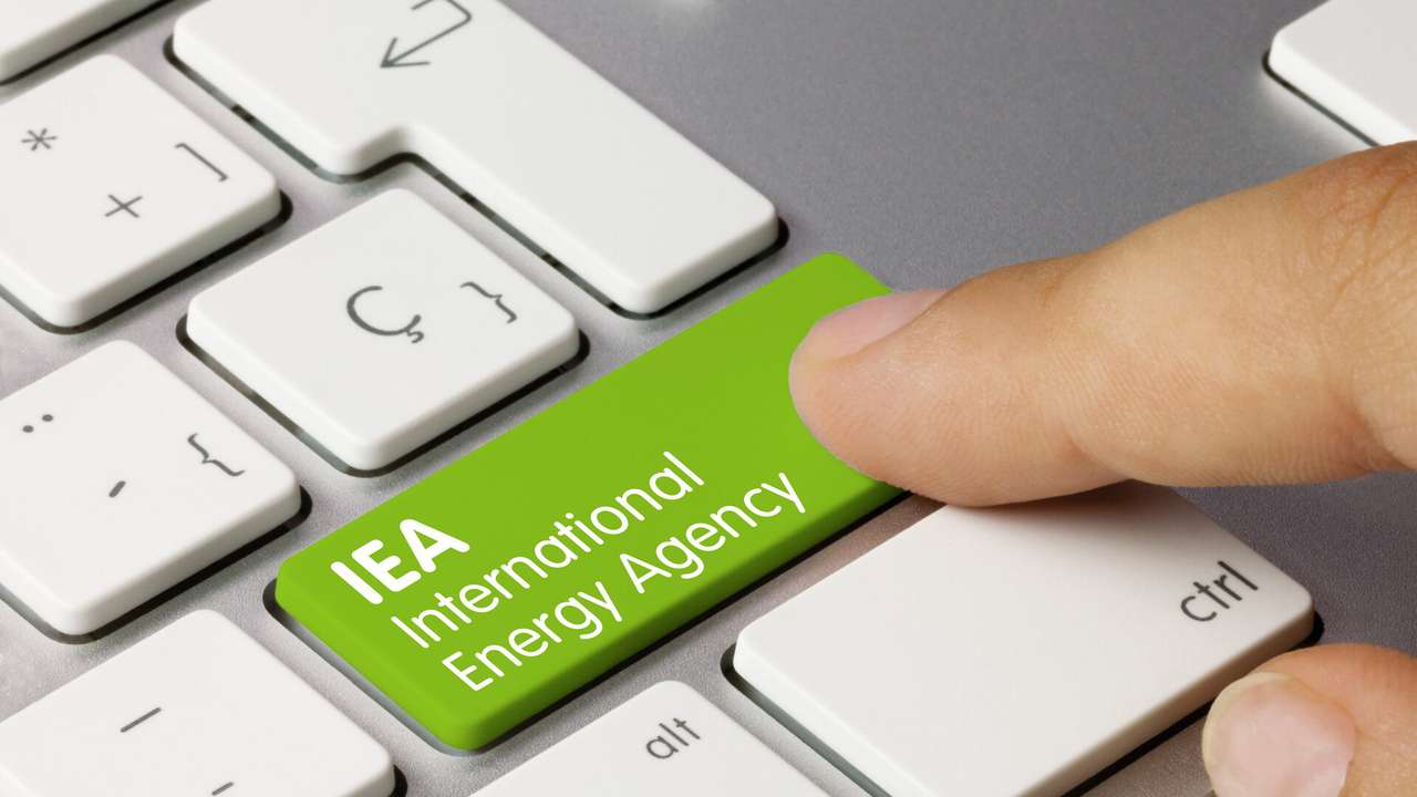 IEA, 2024 için küresel petrol talebi tahminini yükseltti