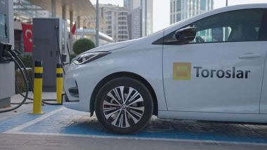 Enerjisa Dağıtım Şirketleri; sektörde bir ilki daha gerçekleştirerek elektrik dağıtım hizmetlerinde elektrikli araç filosu devrini başlattı