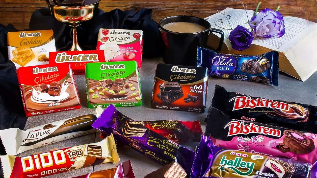 Fitch, Ülker'in kredi notunu 'BB-'ye yükseltti; görünüm pozitif