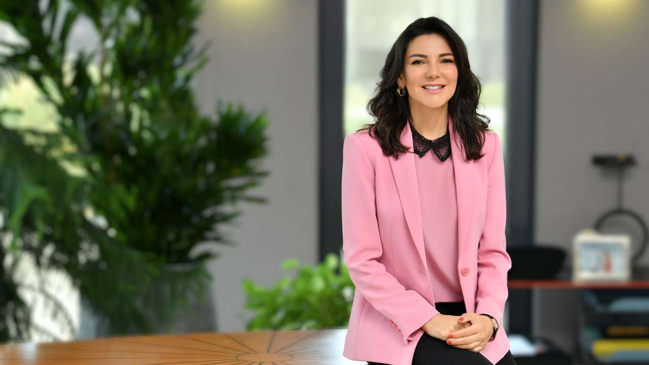 Doğan Holding YK Başkanı Begüm Doğan Faralyalı, görevini Hanzade Doğan’a devrediyor