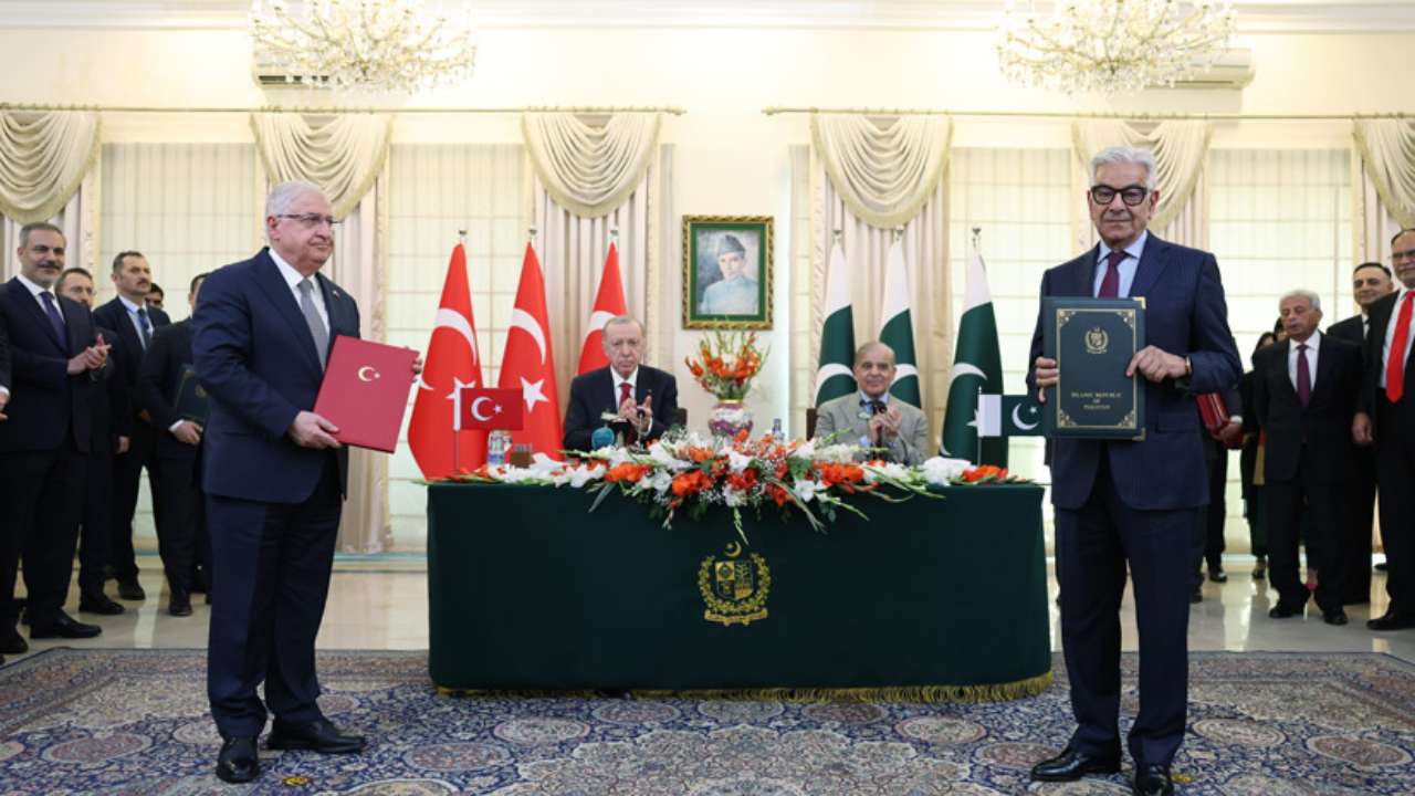 Erdoğan: Pakistan ile ticaret hacmimizi 5 milyar dolar hedefine ulaştırmada hemfikiriz
