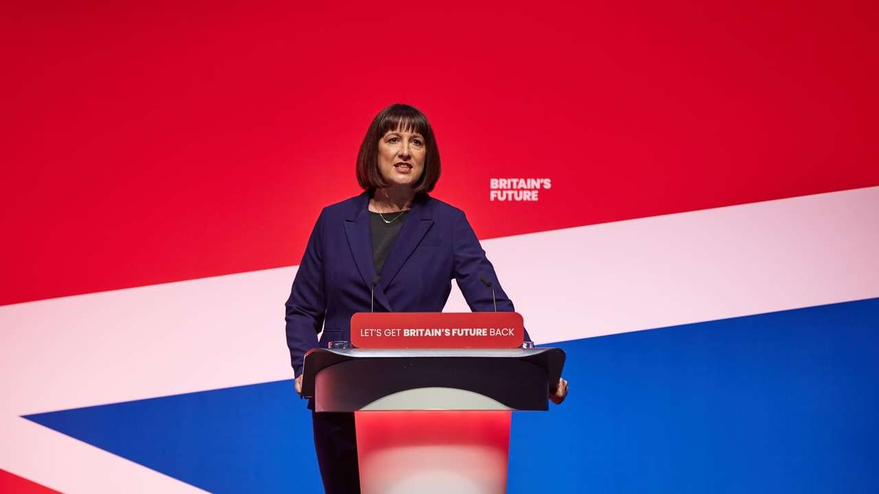 İngiltere Maliye Bakanı Reeves, İşçi Partisi'nin kemer sıkma politikaları izlediğini reddetti