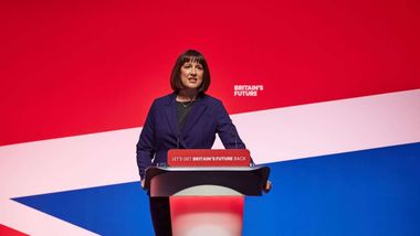 İngiltere Maliye Bakanı Reeves, İşçi Partisi'nin kemer sıkma politikaları izlediğini reddetti