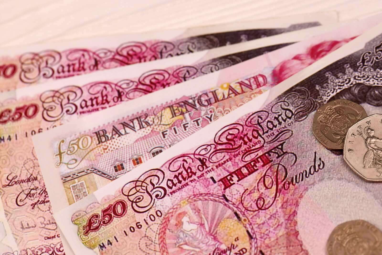 BoE'nin 2025 sonuna kadar 95 baz puan faiz indirimi yapacağı fiyatlanıyor