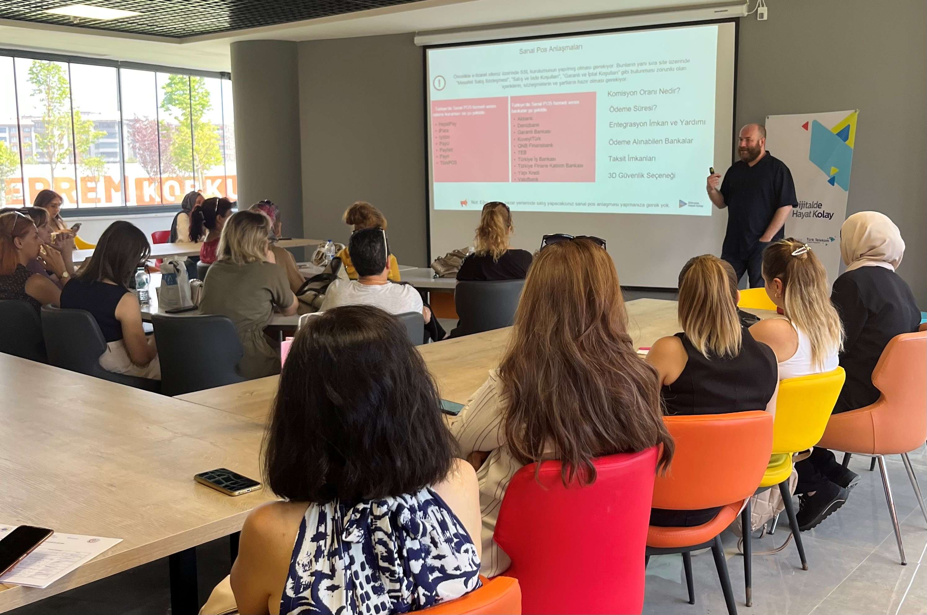 Türk Telekom, kadınların iş gücüne katılımını desteklemeye devam ediyor