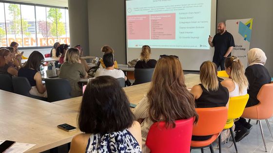 Türk Telekom, kadınların iş gücüne katılımını desteklemeye devam ediyor