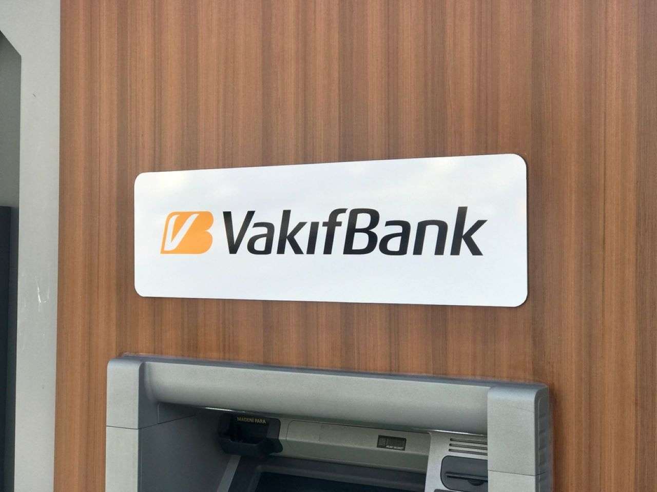 Vakıfbank, daha önce alımına karar verilen 150 milyon nominal hisse adetinin 250 milyon nominal hisseye yükseltti