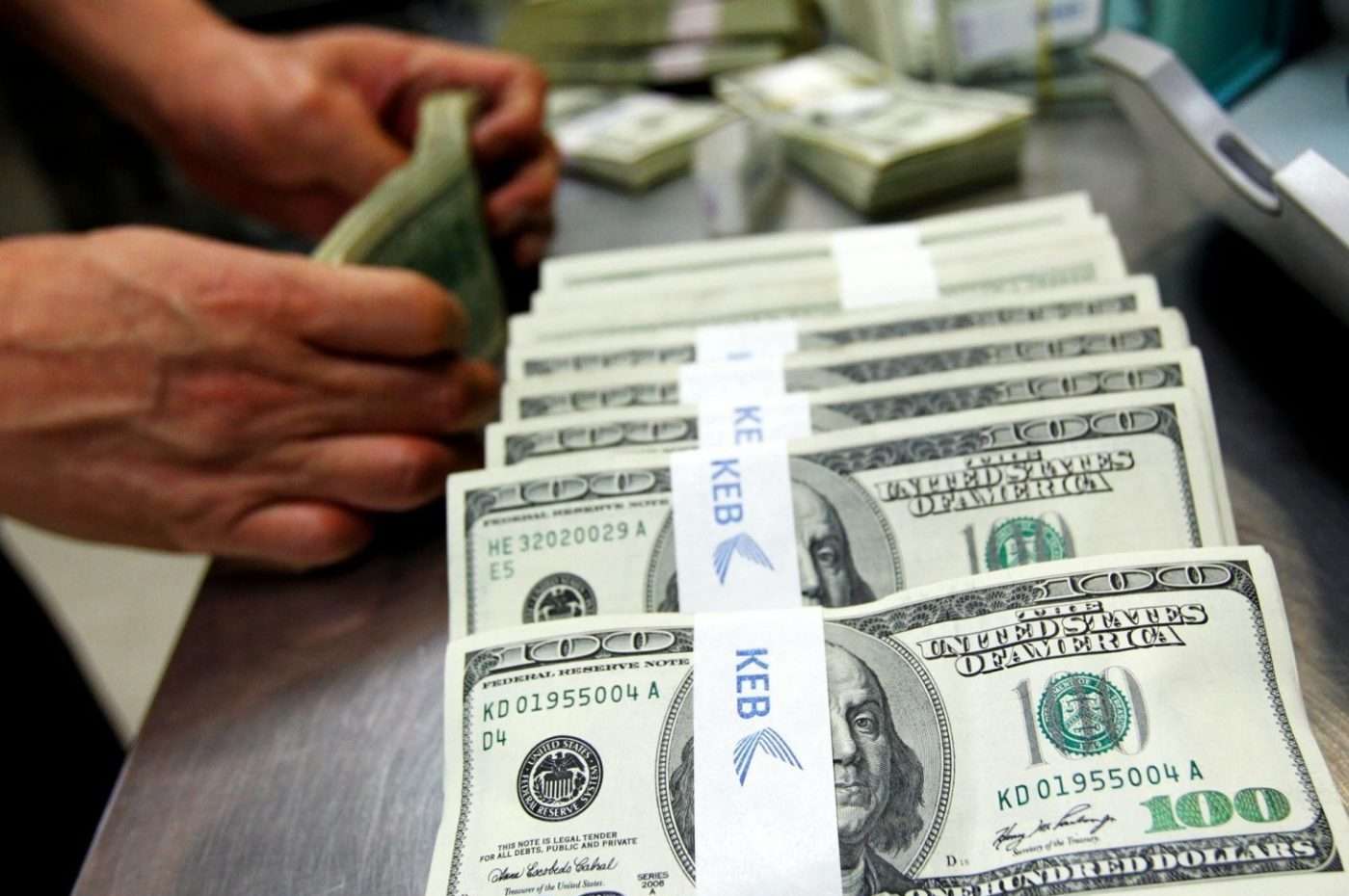 Yurt içi yerleşiklerin döviz mevduatı 1,34 milyar dolar azaldı