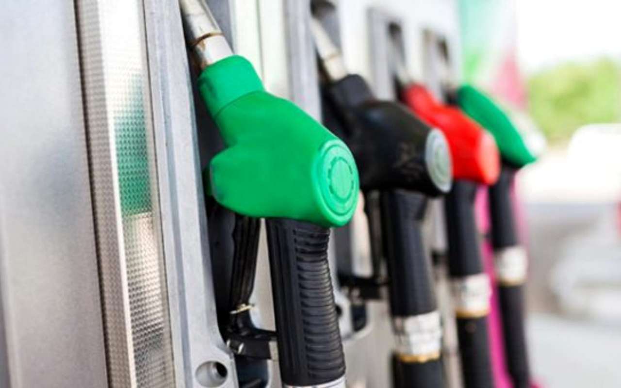 Benzine cuma gününden geçerli olacak şekilde zam bekleniyor