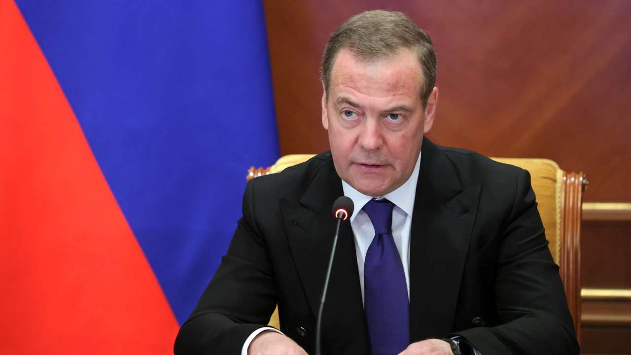 Medvedev: Trump'ın Rusya'ya verdiği 'ültimatom' savaşa yol açabilir