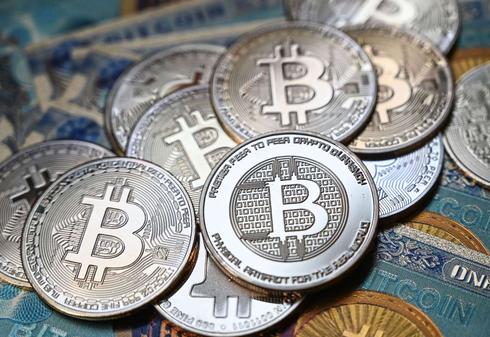 Ray Dalio, yatırımcılara portföylerinin %15’ini bitcoin veya altına ayırmalarını önerdi
