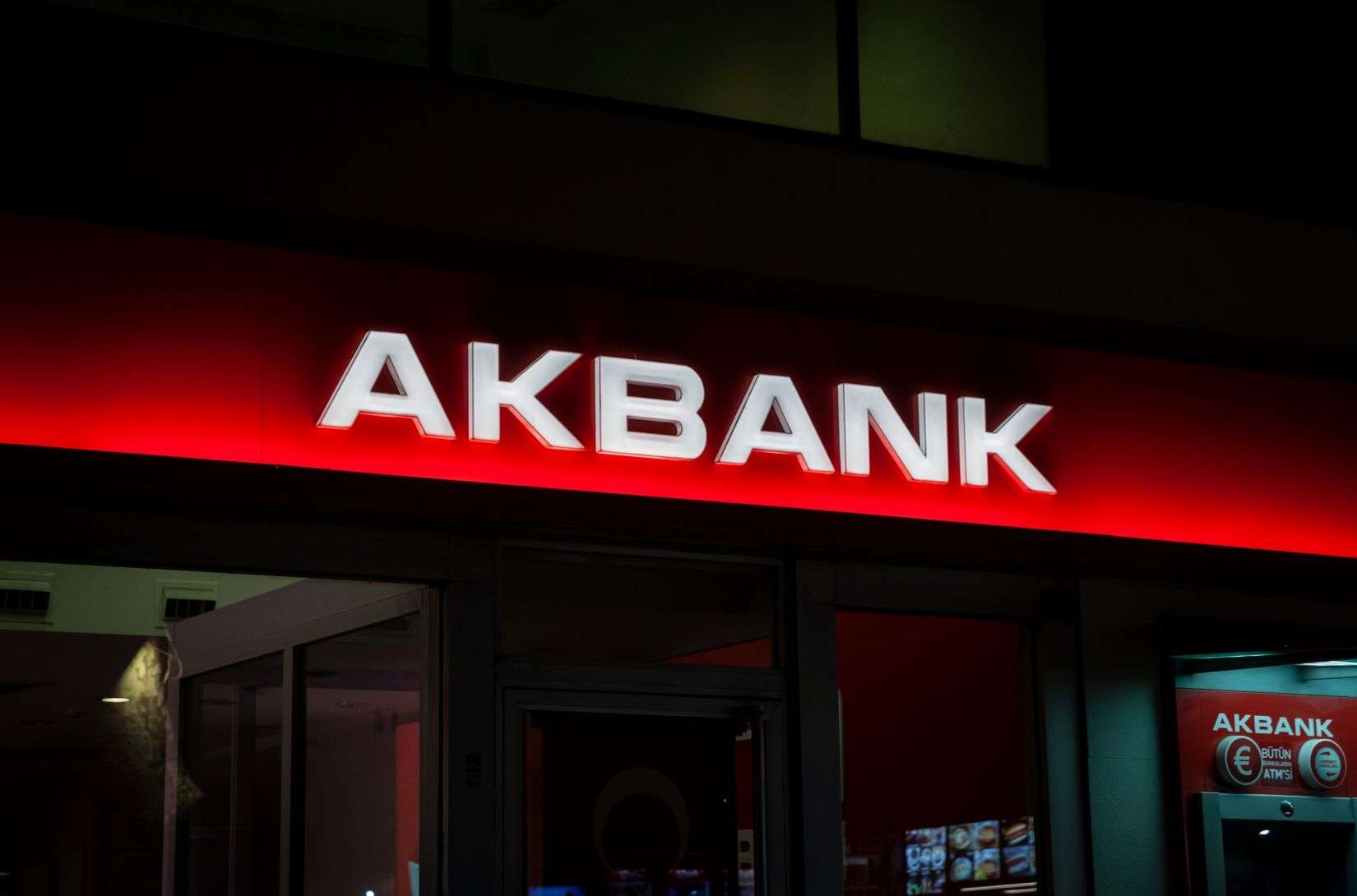 Akbank özsermaye karlılık beklentisini %25'e çekti