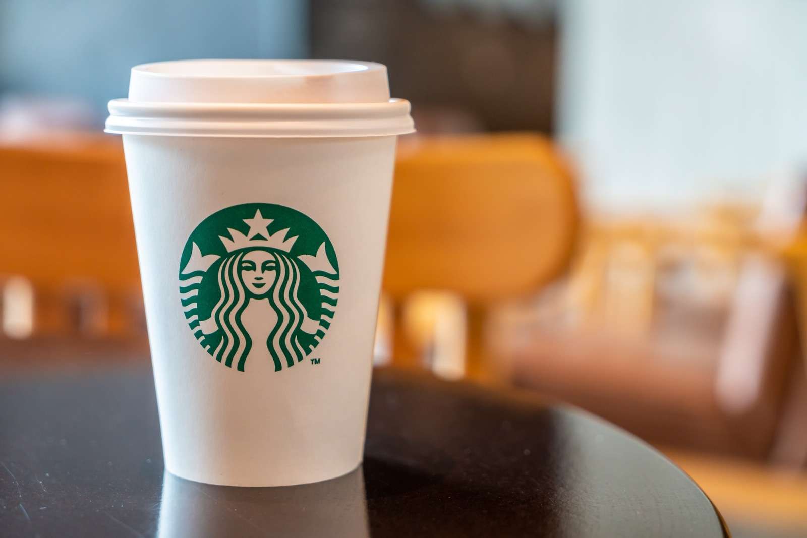 Starbucks'ın gelirleri beklentilerin üzerine çıktı, ancak kar beklentileri yakalanamadı