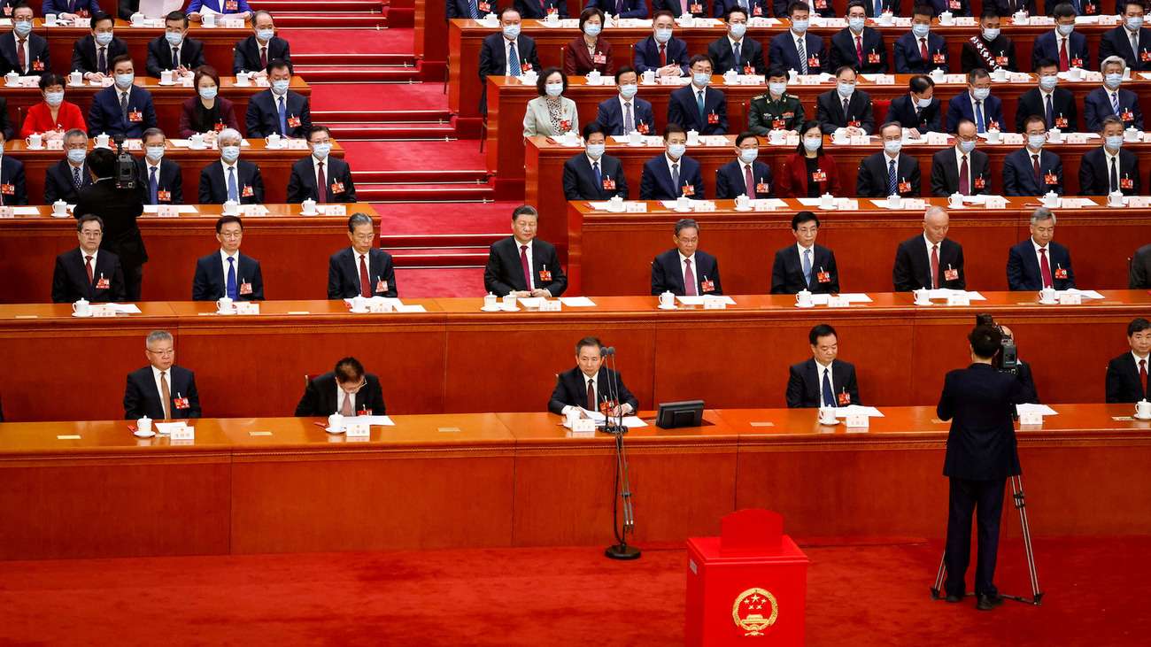 Çin'de Politbüro, ekonominin halen bazı zorluklar ve risklerle karşı karşıya olduğunu vurguladı