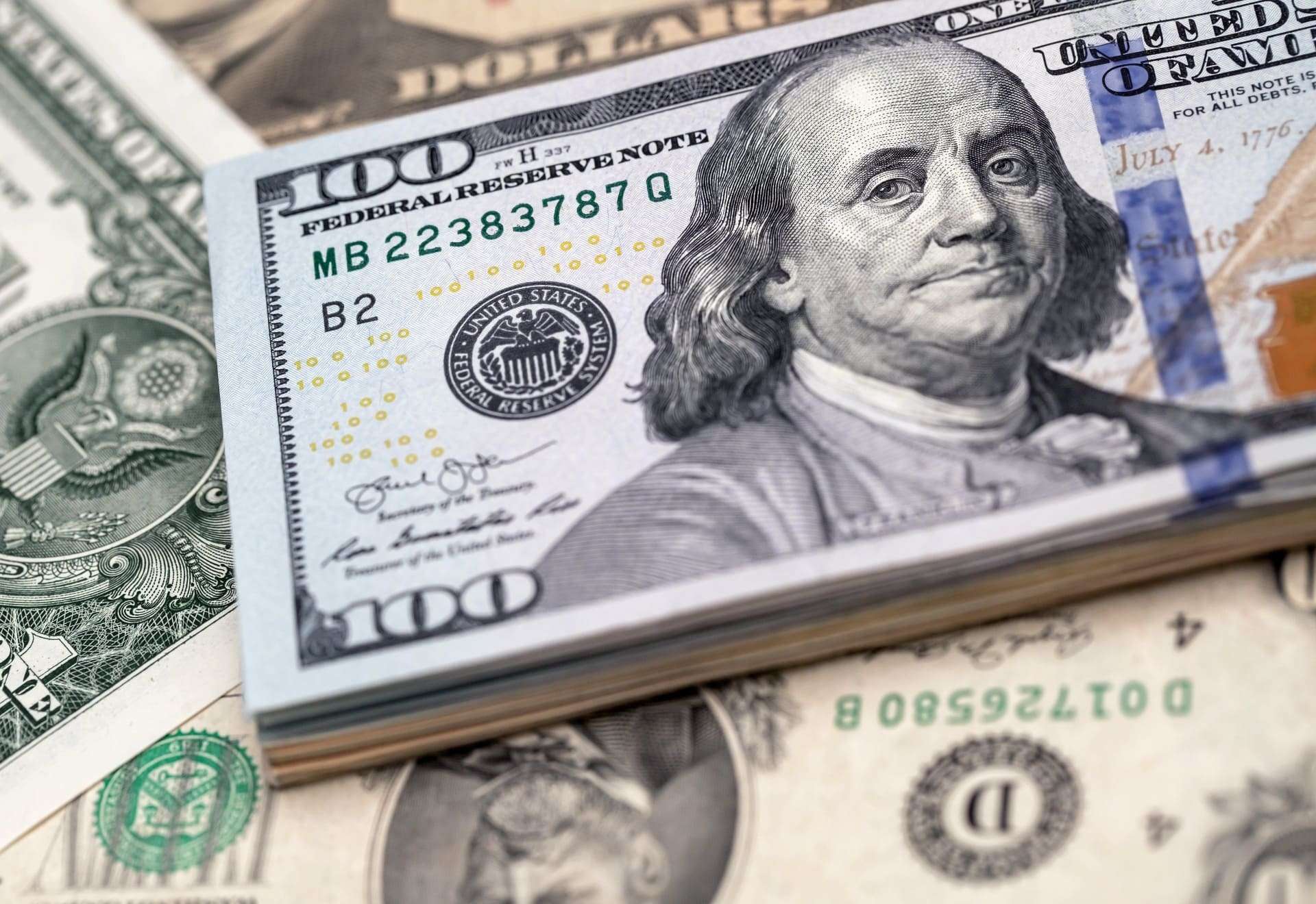 Yurt içi yerleşiklerin döviz mevduatı 1,55 milyar dolar arttı