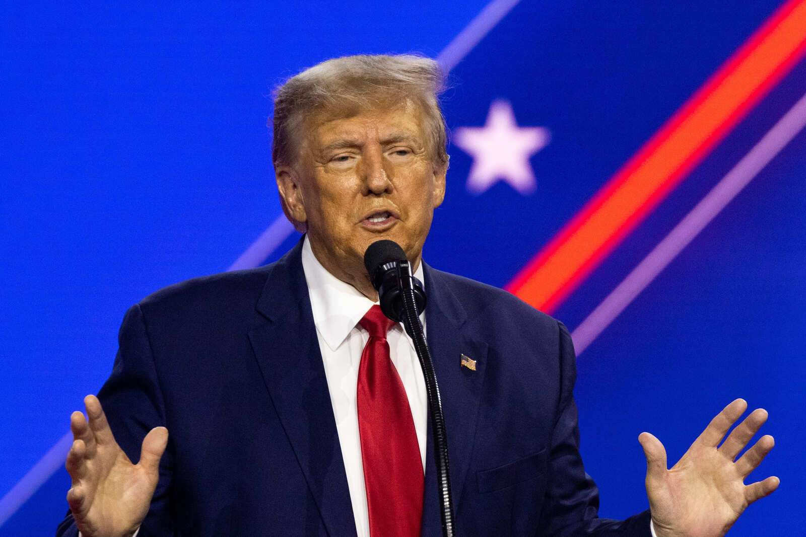 Trump , Fed Başkanı Powell'ı eleştirdi