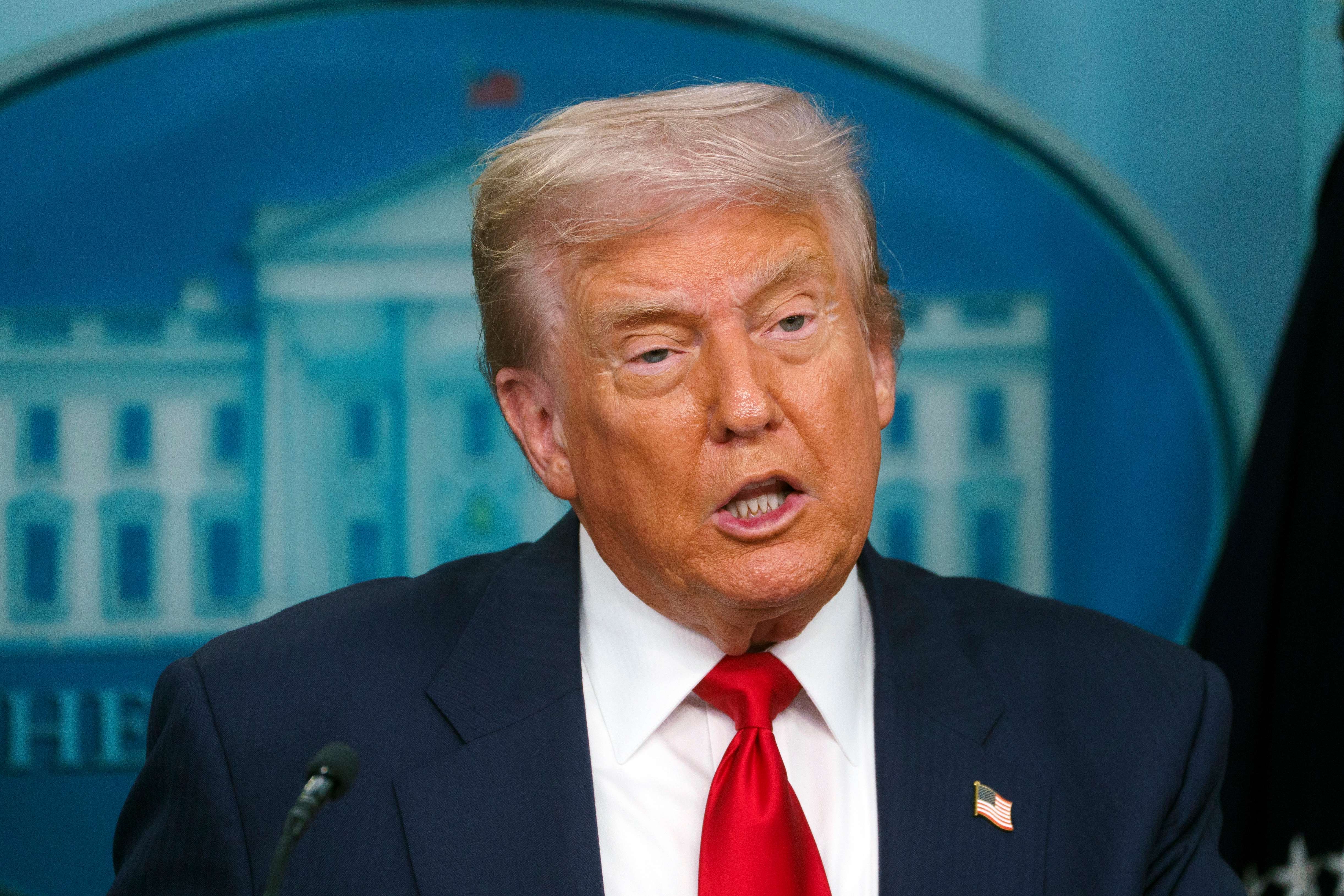 Trump'tan faiz indirimi çağrısı
