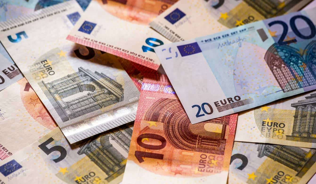 ECB, ücret artışında yavaşlama öngörüyor