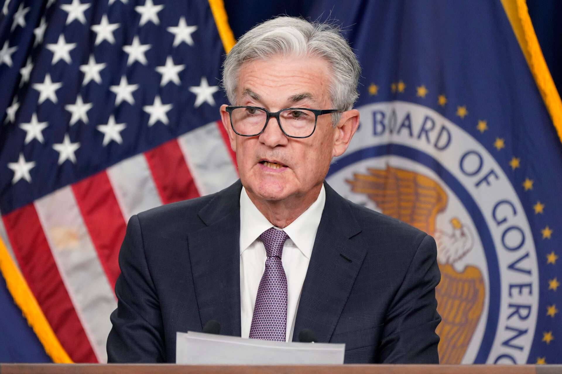 Powell: İstihdam riskleri arttı, faiz indirimi yerinde
