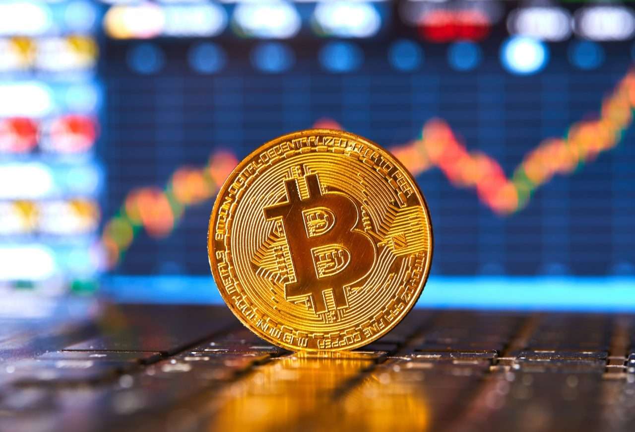 PİYASAYA BAKIŞ- Bitcoin,  üç buçuk ayın en düşük seviyeye geriledikten sonra hafif toparlandı