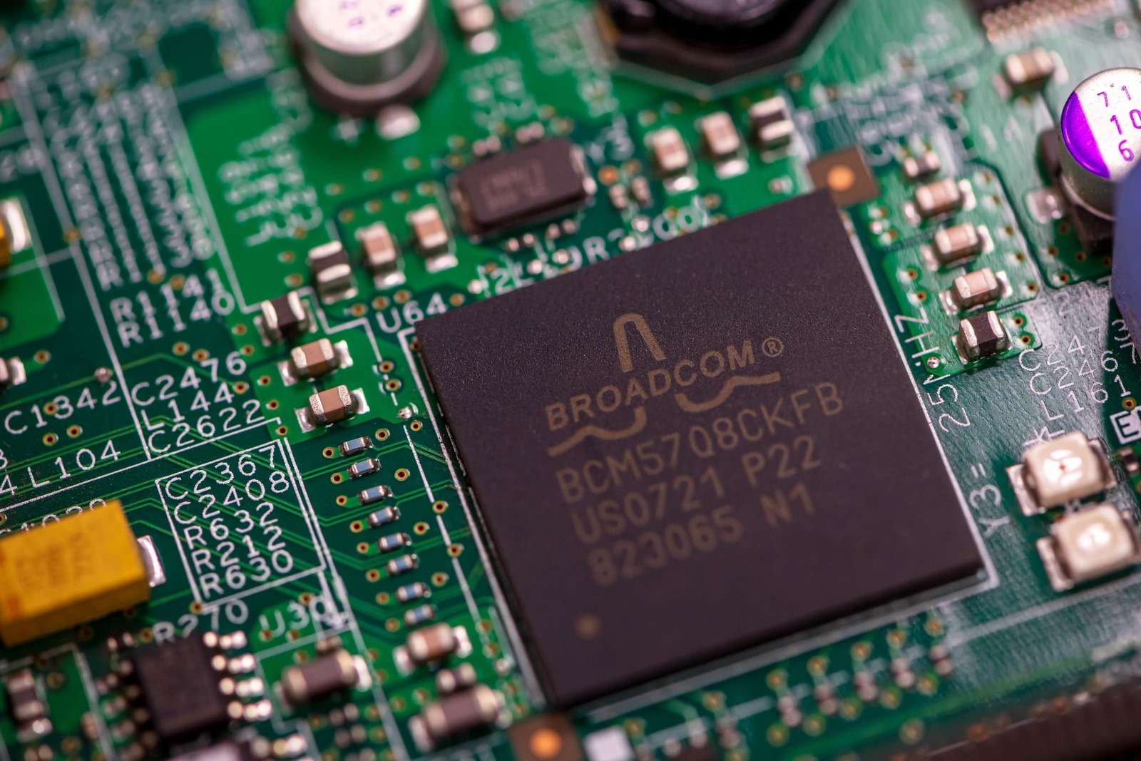 Broadcom’un yapay zeka çipleri gelirleri rekor seviyeye taşıdı