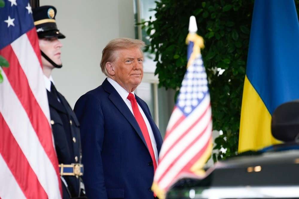 Trump Beyaz Saray’da yaptığı konuşmada başarılarını savundu, ekonomik sorunlar için Biden’ı suçladı