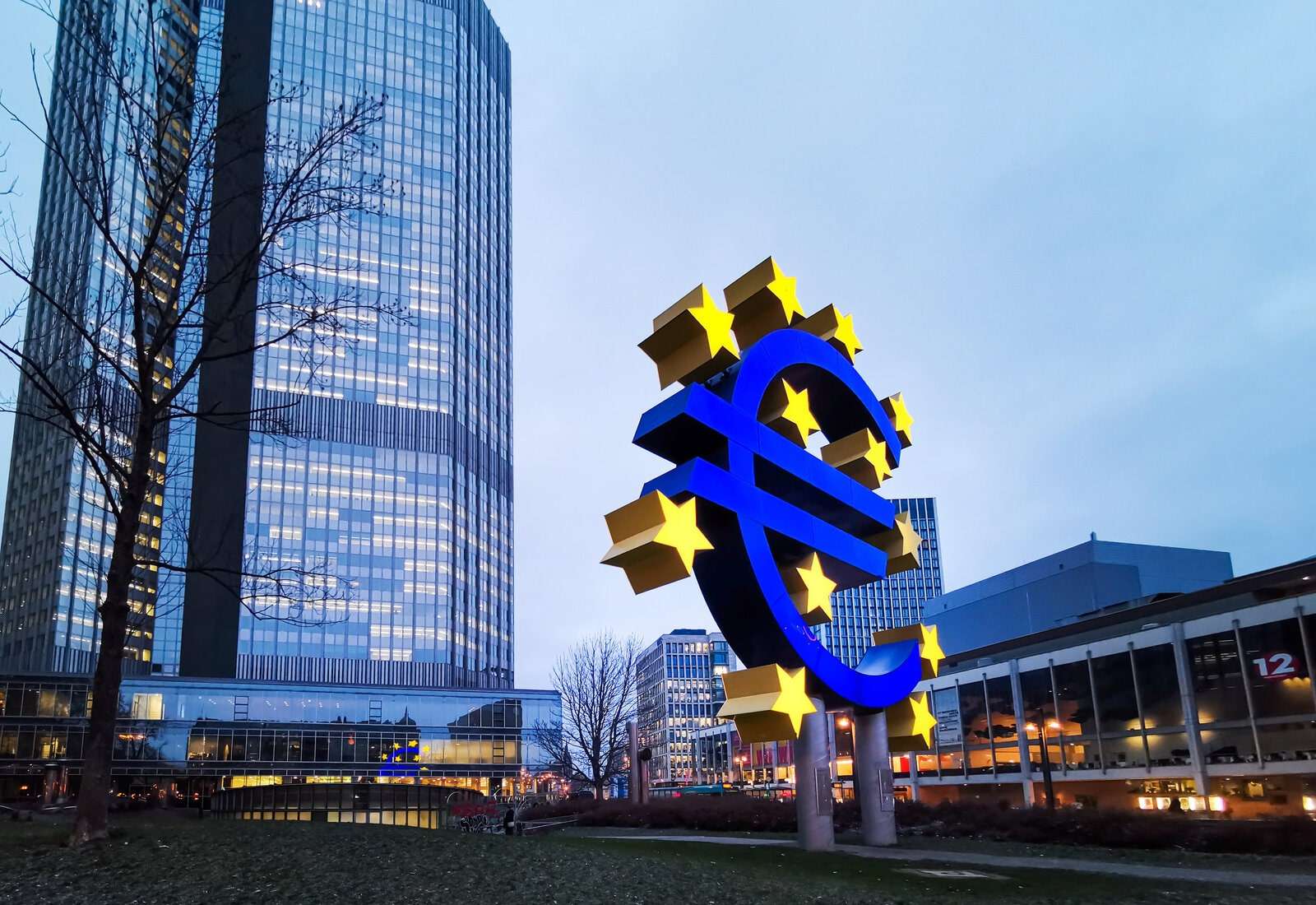 Euro Bölgesi maliye bakanları bugün yeni ECB başkan yardımcısını seçecek