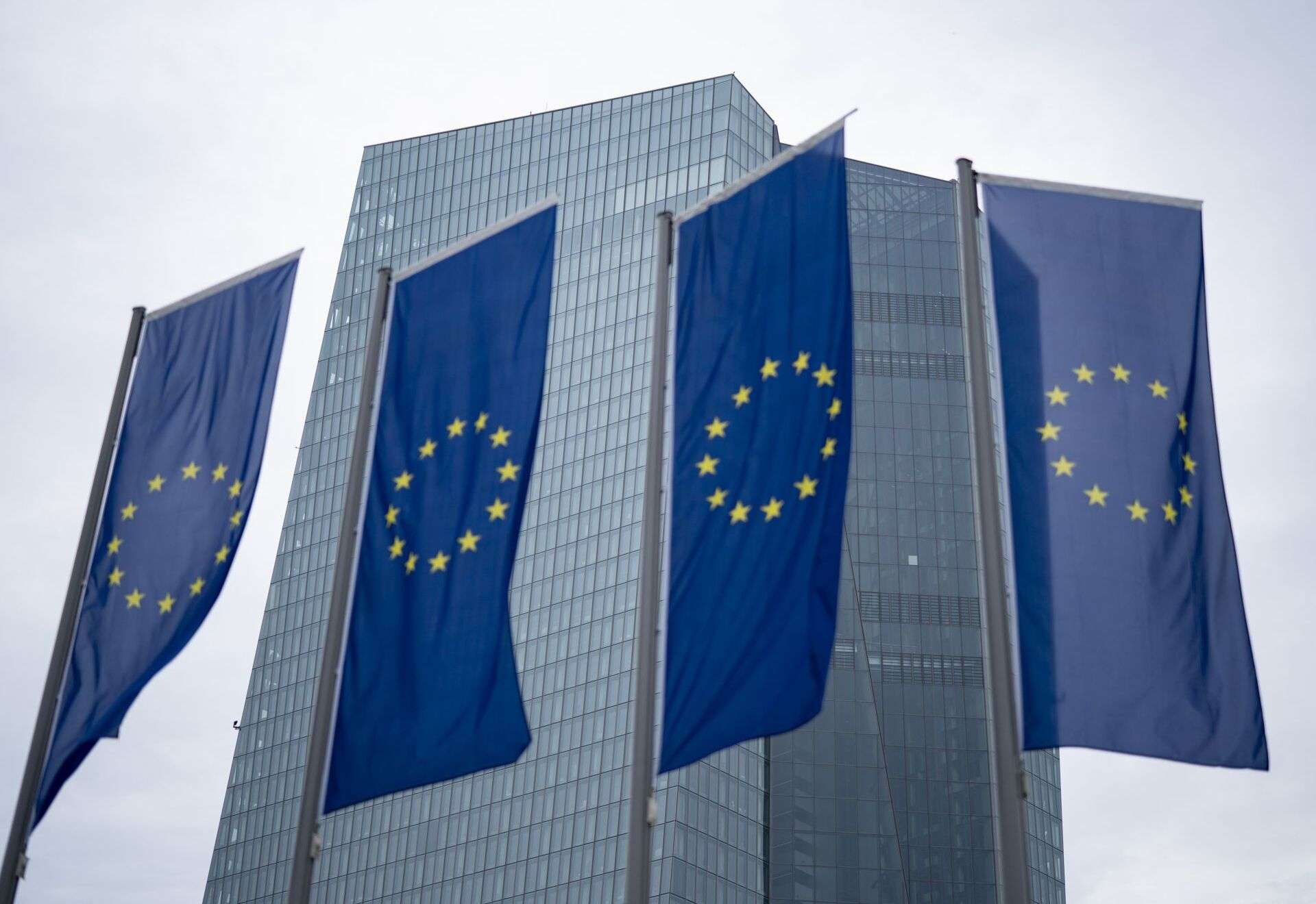 Avrupa ülkeleri uzun vadeli borçlanmayı azaltıyor