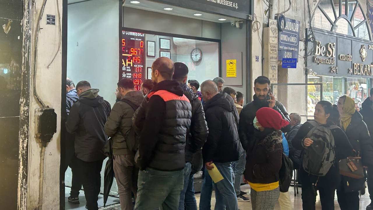 Kapalıçarşı'da altın ve döviz fiyatları bugünü de yükselişle kapattı
