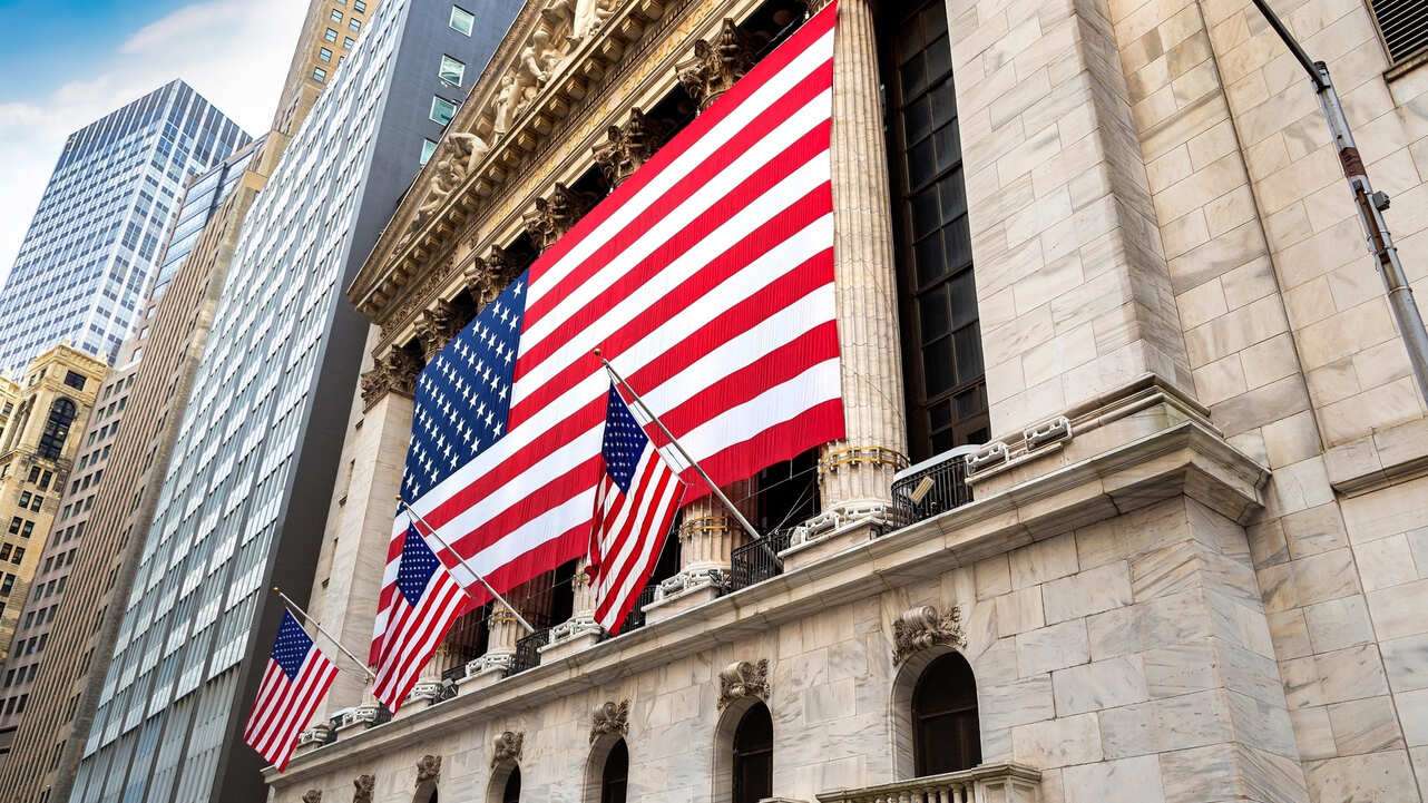 Wall Street’te rekor serisi sürerken dolar geriledi, Dow Jones düştü