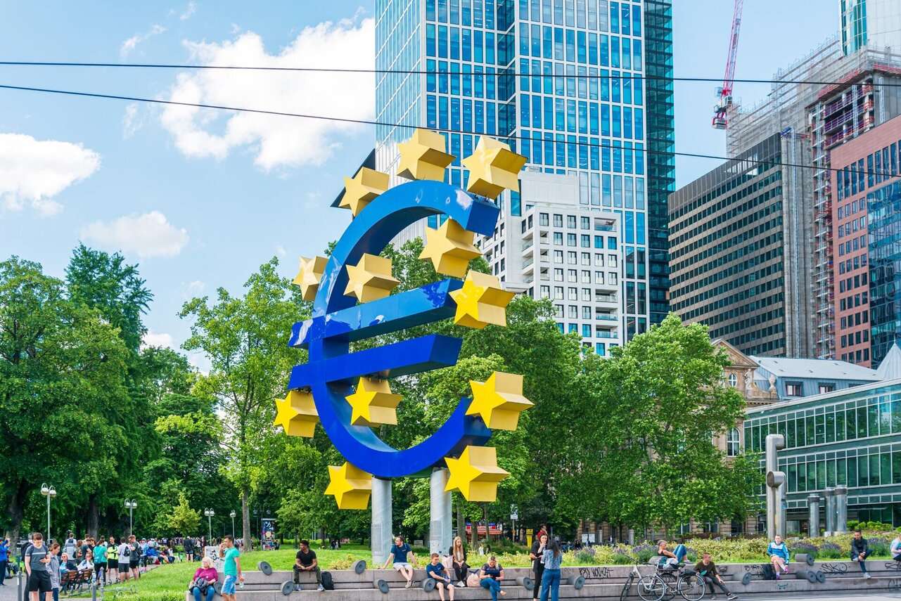 ECB faiz oranlarını yüzde 2'de sabit tuttu