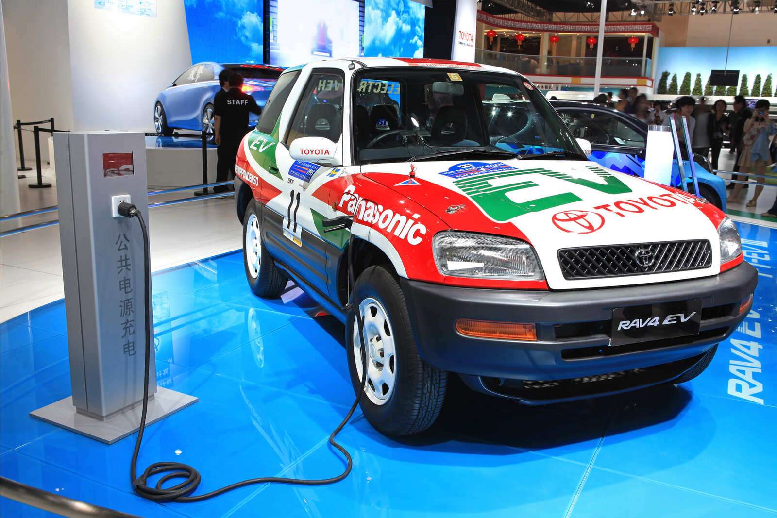 Toyota Motor'un karı sert düşüş yaşarken geliri arttı