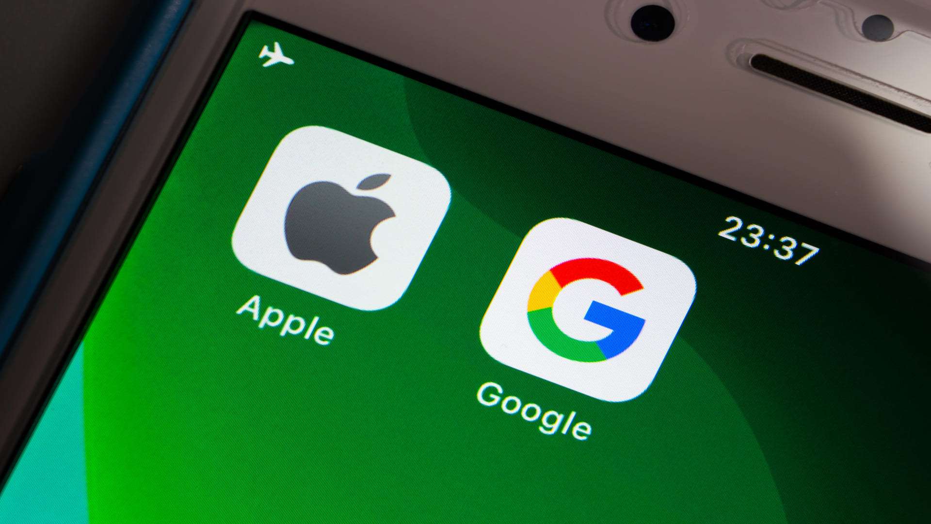 Apple ve Google, İngiltere'de uygulama mağazalarını daha adil hale getirme taahhüdünde bulundu