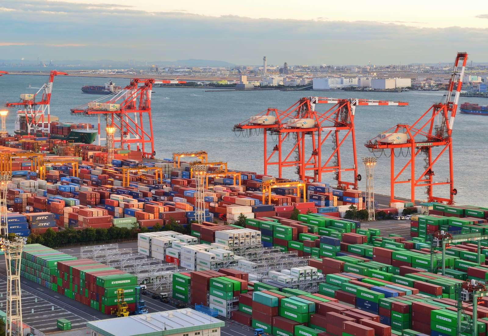 Japonya'nın ihracatı  art arda beşinci ayda da yükseldi