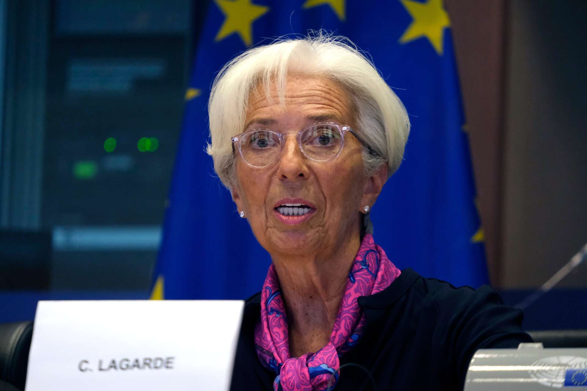 ECB: Lagarde'ın görevinden erken ayrılma kararı yok