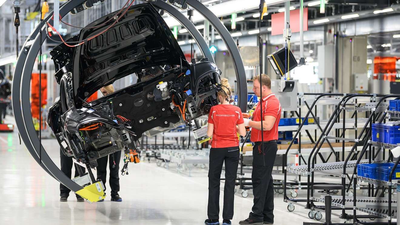 Almanya’da imalat sektörü PMI 3,5 yıl sonra ilk kez büyümeye işaret etti