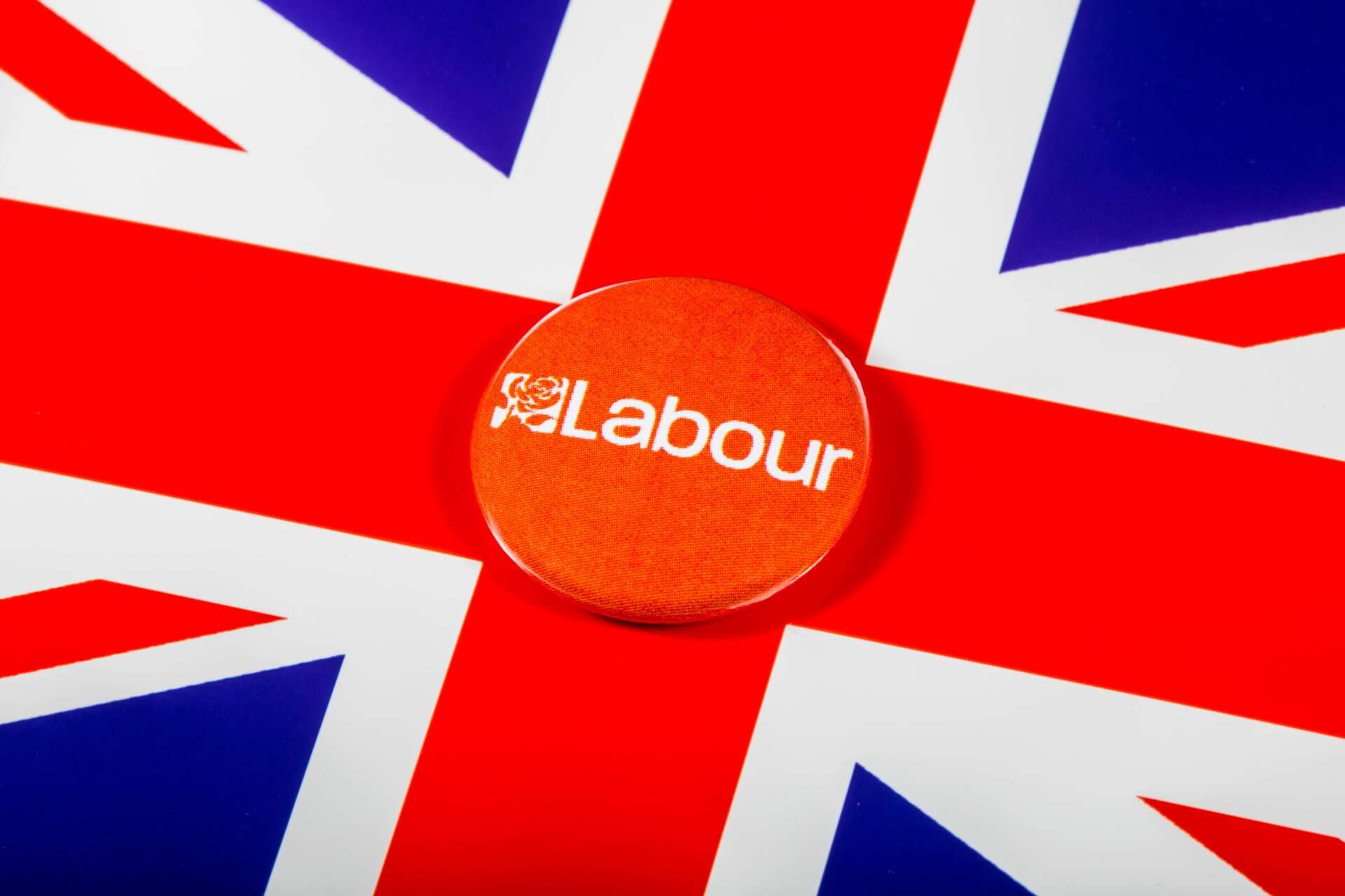 İşçi Partisi, kuzey İngiltere'de düzenlenen Gorton ve Denton ara seçiminde ağır bir yenilgi aldı