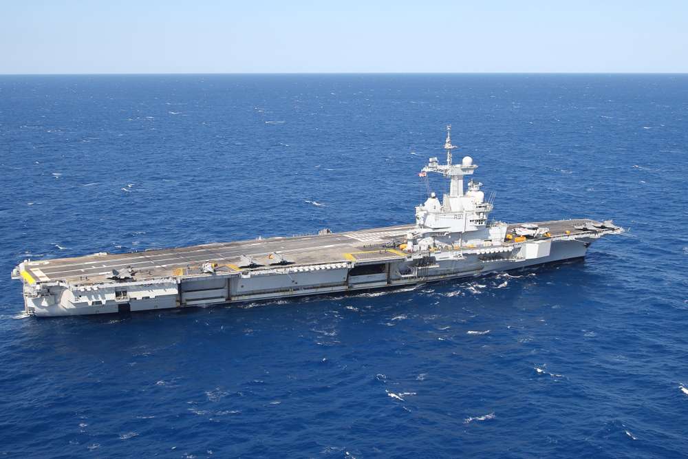 Fransa, Charles de Gaulle uçak gemisini Akdeniz'e gönderiyor