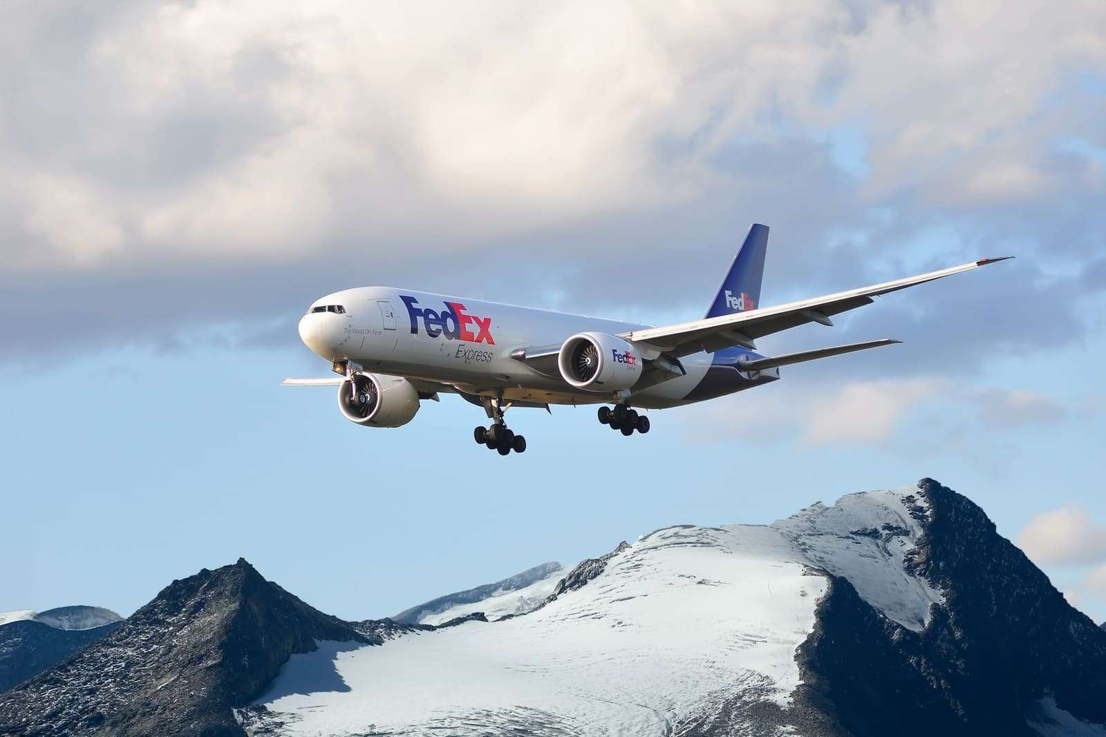 Fedex, UPS'i geçerek dünyanın en değerli kargo şirketi oldu