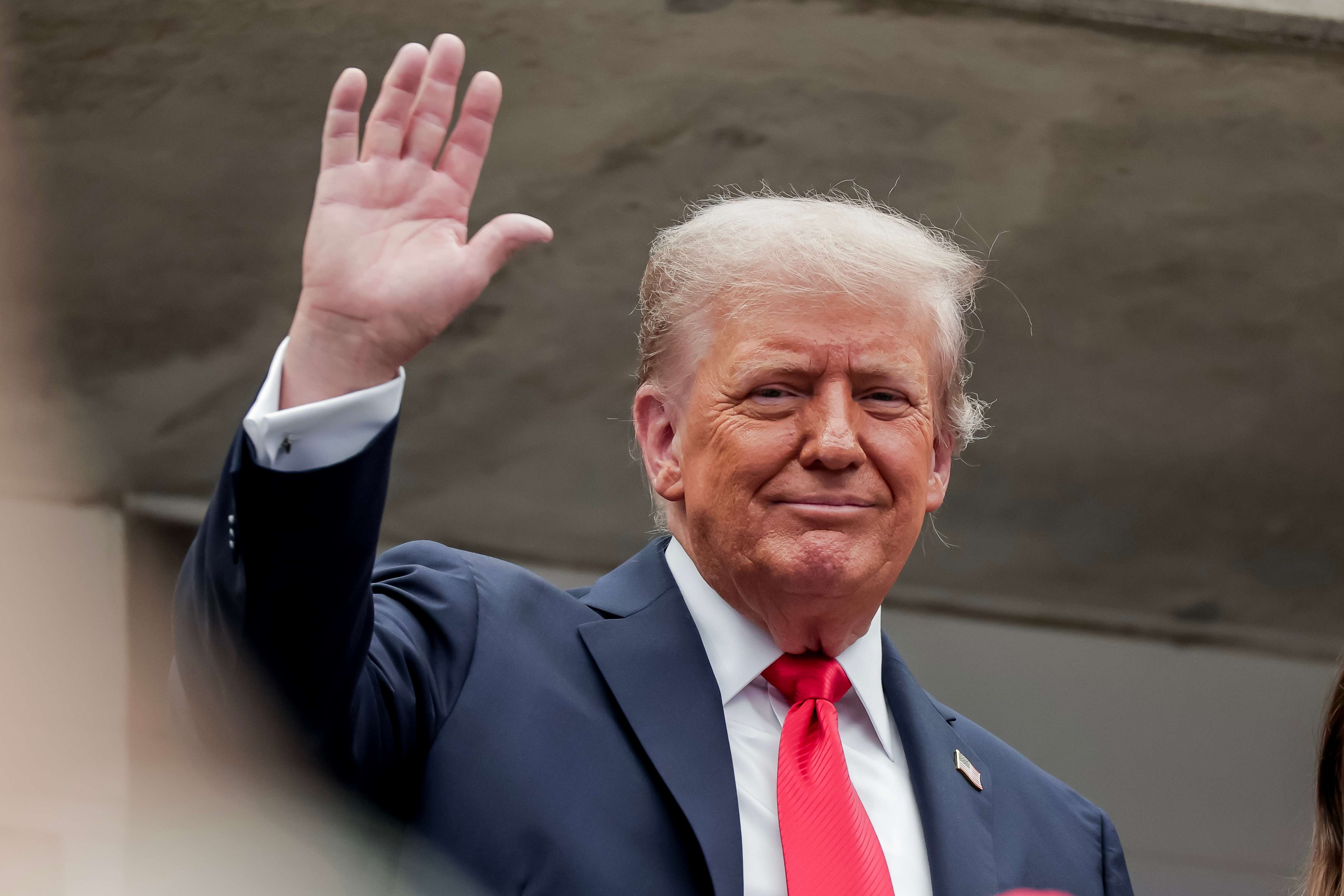 Trump G7 görüşmesinde İran’ın “teslim olmak üzere olduğunu” söyledi