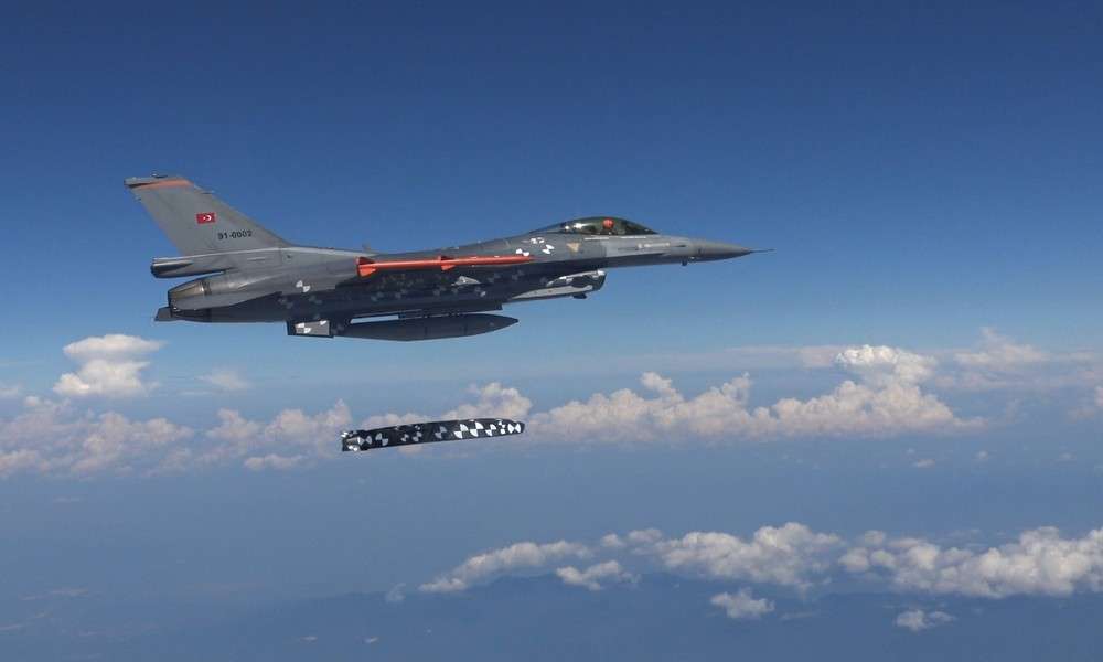 Millî seyir füzesi SOMJ hedefini tam isabetle vurdu