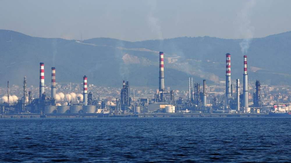 Tüpraş hisseleri değer kaybederken, Koç Holding hisseleri hafif yükseldi